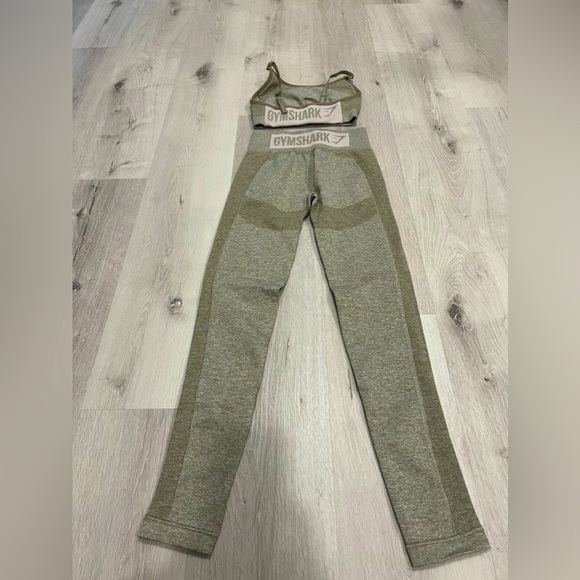 Rare Gymshark Set Flex Leggings & Sports Bra in washed khaki Marl and blush nude - Picture 4 of 4